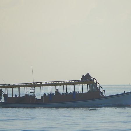 Hotel Sun & Surf à Thulusdhoo Extérieur photo