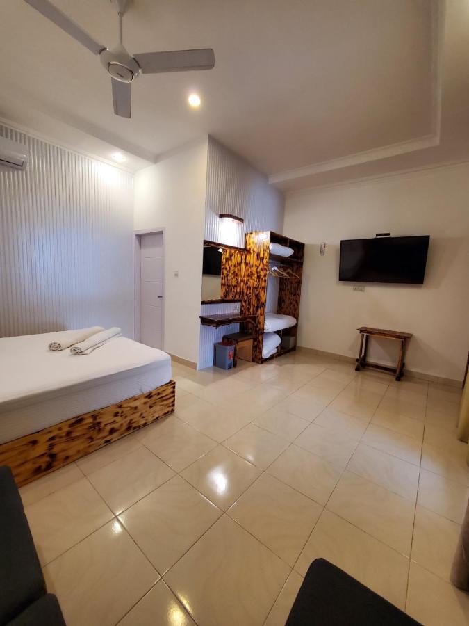 Hotel Sun & Surf à Thulusdhoo Extérieur photo