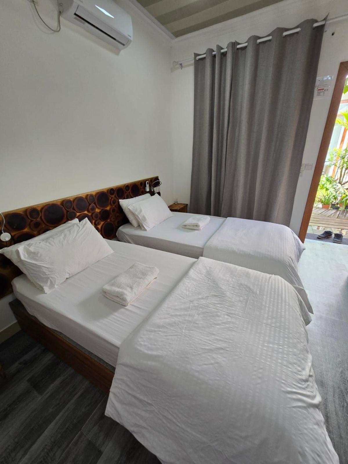 Hotel Sun & Surf à Thulusdhoo Extérieur photo